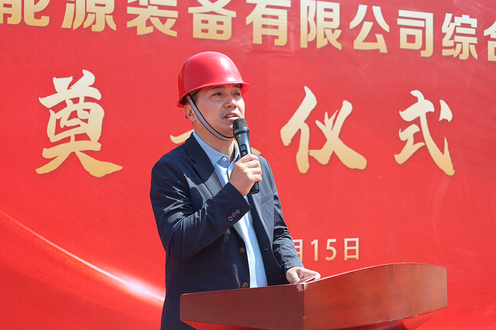 奠基仪式主持人：严彬  1.jpg