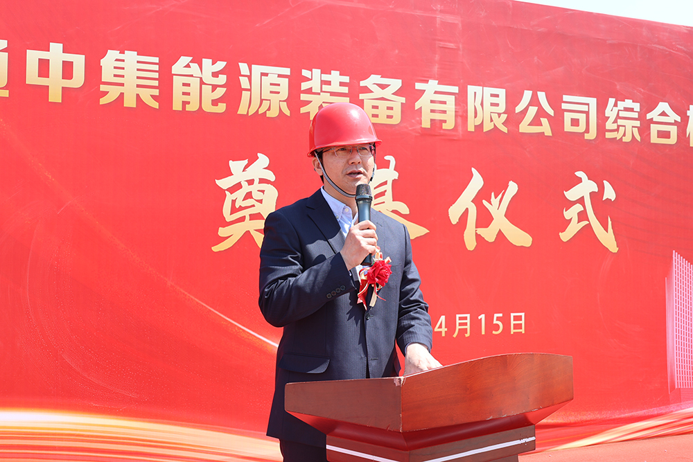 公司党委书记朱林宣读《关于同意成立综合楼项目联合党支部的批复》 1.jpg